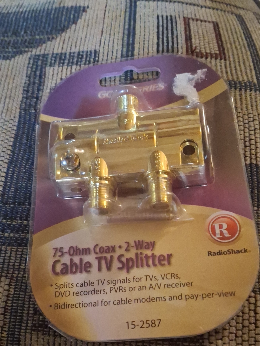 RadioShack Gold 2-Way Coax Cable TV Splitter (75-Ohm)